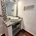 Готель La Guzmana De