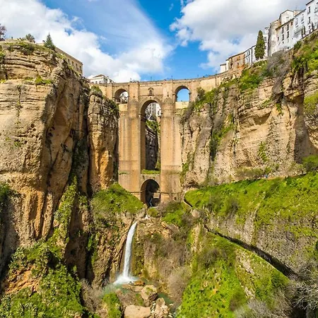 Hotel La Guzmana De *