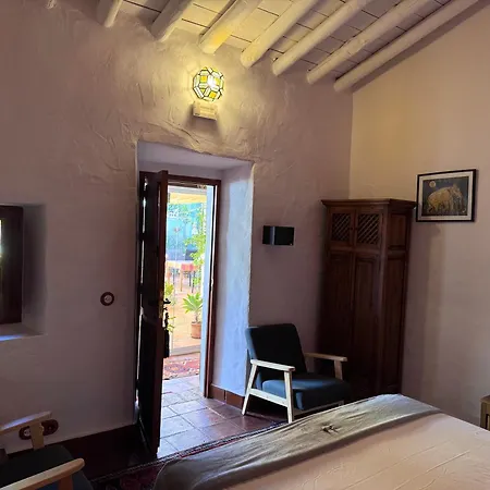 Hotel La Guzmana De *