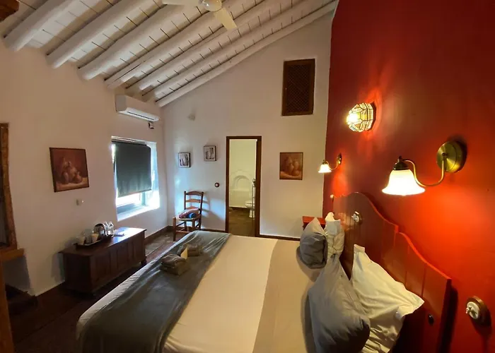 Hotel La Guzmana De *