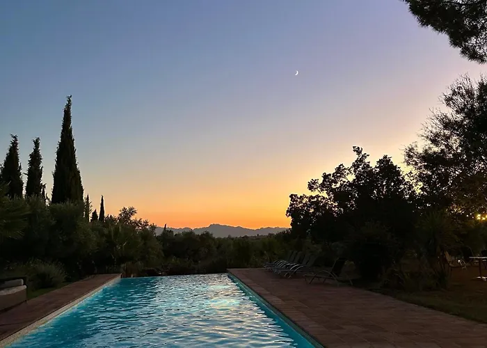 Hotel La Guzmana De *