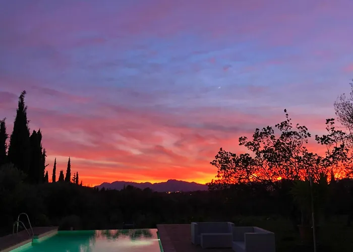 Hotel La Guzmana De *